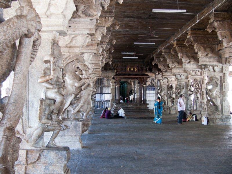 Dasavatharam Hall inside Alagar Kovil